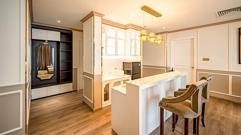 La Vela Club Lounge Suite Room