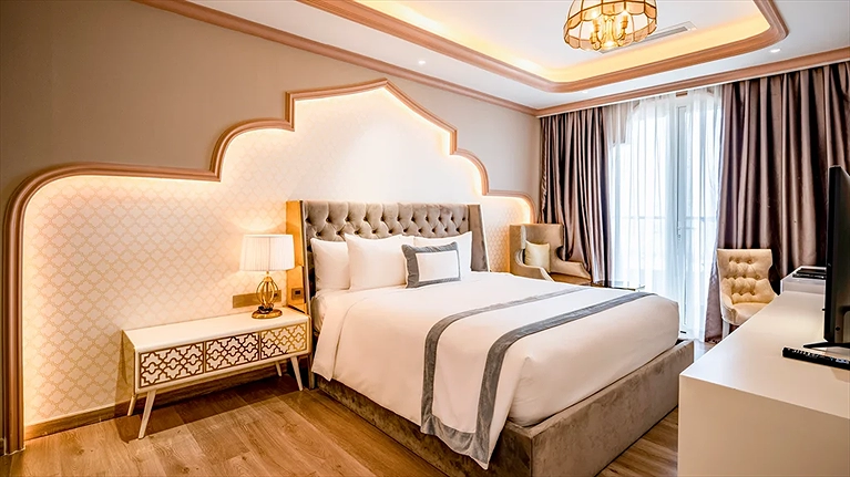 La Vela Club Lounge Suite Room