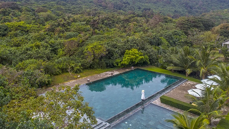 Hồ bơi ngoài trời