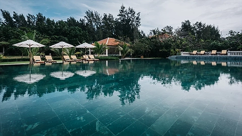 Hồ bơi ngoài trời