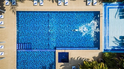 Hồ bơi ngoài trời