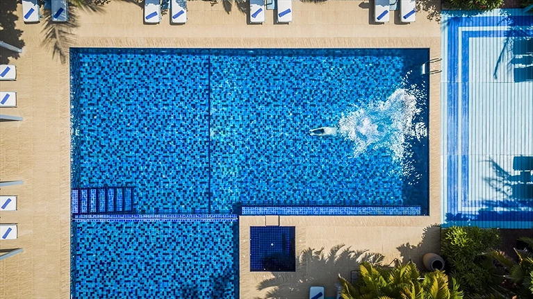 Hồ bơi ngoài trời