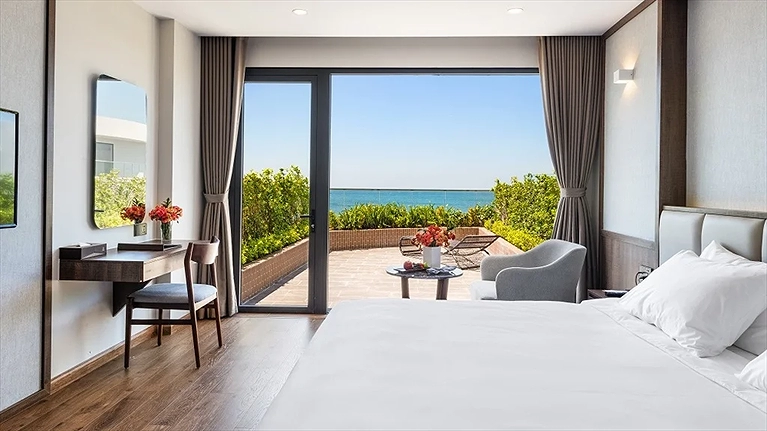 Deluxe Ocean Panorama