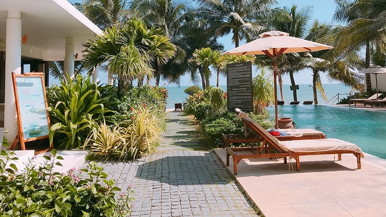 Hồ bơi ngoài trời