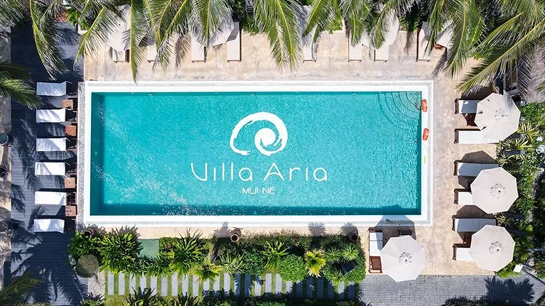 Hồ bơi ngoài trời