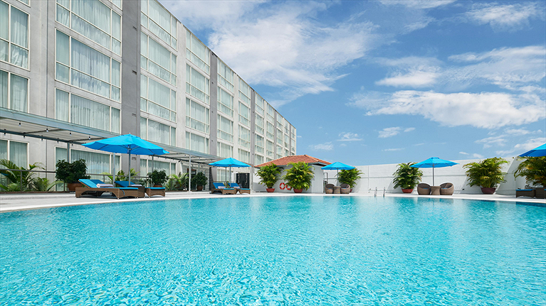 Hồ bơi ngoài trời