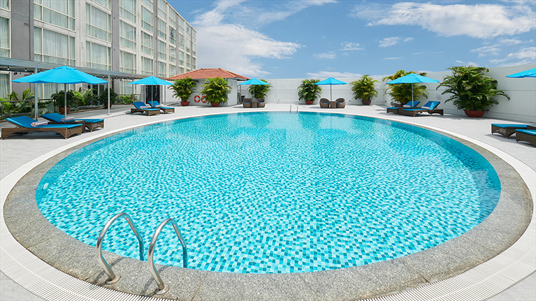 Hồ bơi ngoài trời