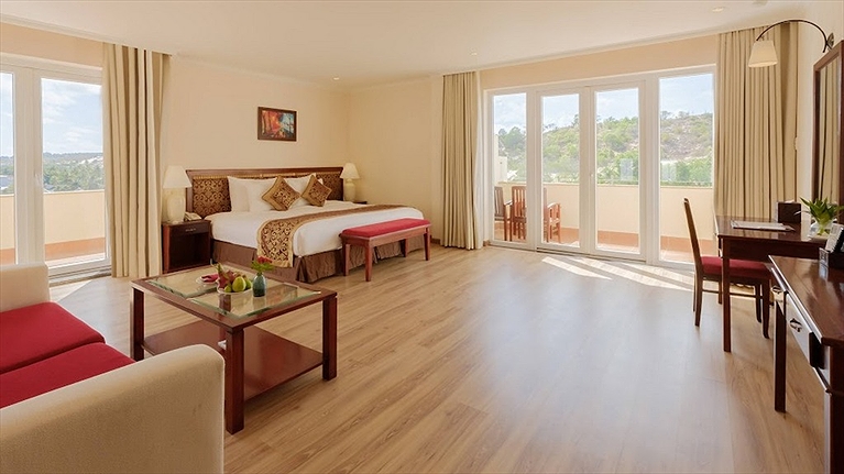 Deluxe Suite Hill Double