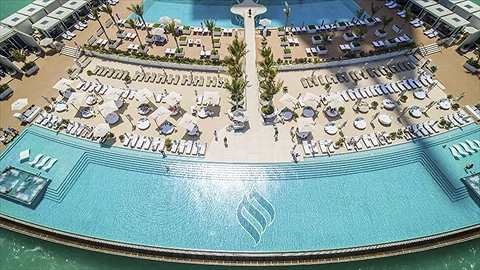 Bể bơi nước mặn vô cực trên mặt biển đẳng cấp