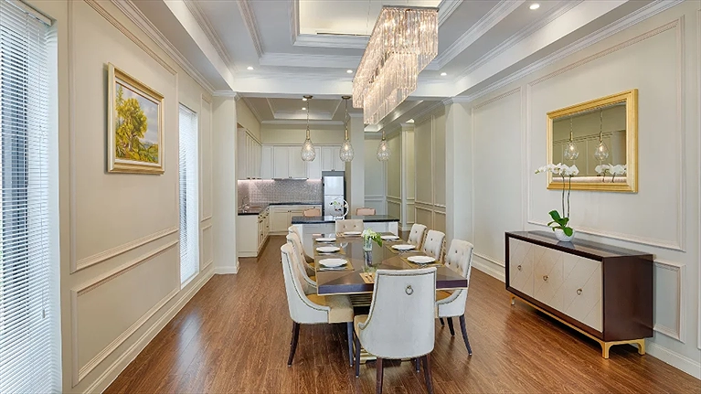 Trẻ con thỏa thích nô đùa trong villa riêng