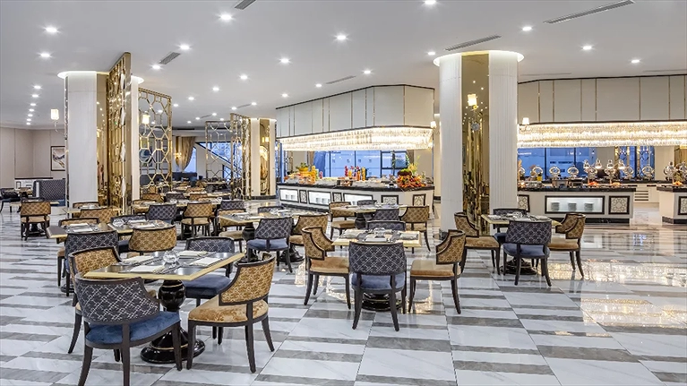 Phục vụ bữa sáng tự chọn ẩm thực quốc tế