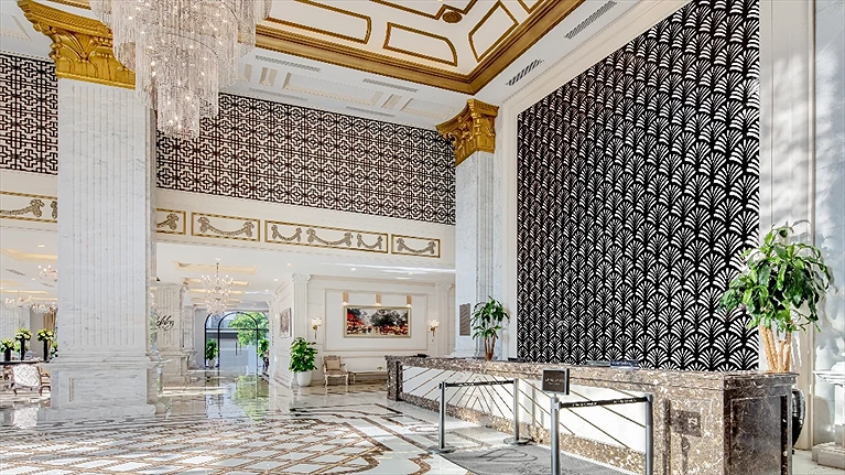 Sảnh khách sạn rộng rãi và sang trọng