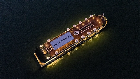 Vẻ đẹp tráng lệ của Du thuyền trong chiều hoàng hôn trên Vịnh