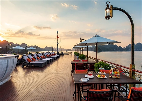 Hoàng hôn trên boong tàu