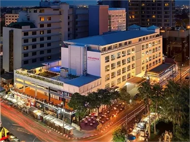 Khách sạn Movenpick Suriwongse Chiang Mai