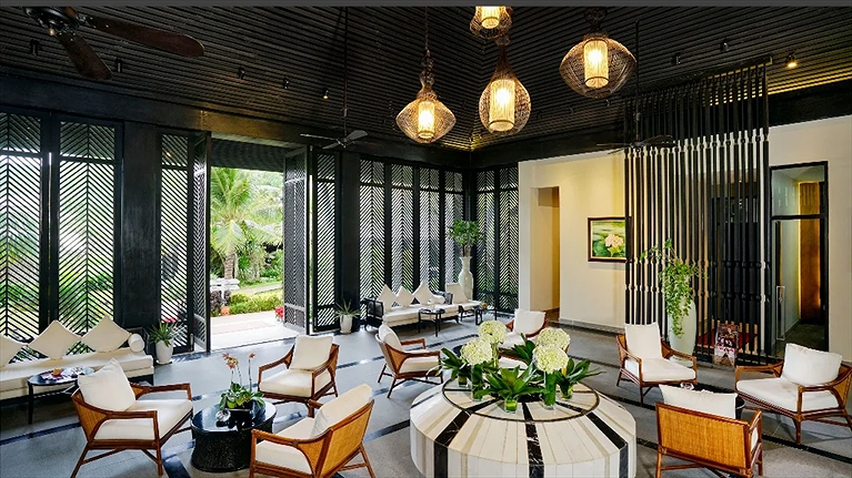 Nhân viên Spa sẽ phục vụ thức uống chào đón