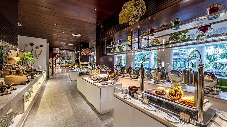 Nhà hàng Marina là phục vụ song song với Nha Trang Bay