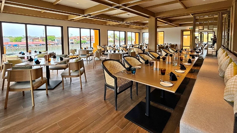 Với tầm nhìn ra sông Hoài