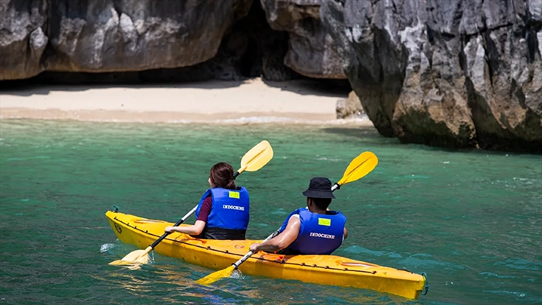 Hoạt động chèo Kayak 