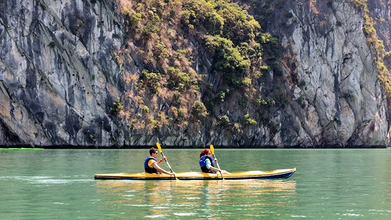 Hoạt động chèo Kayak 