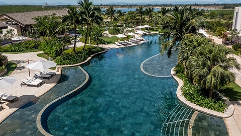 Hồ bơi ngoài trời