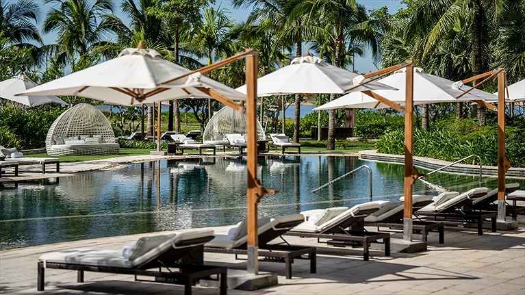 Hồ bơi ngoài trời