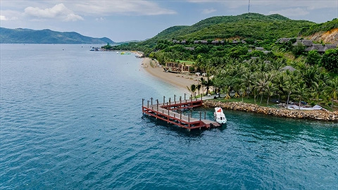 Chỉ mất 10 phút đi cano cao tốc qua đảo