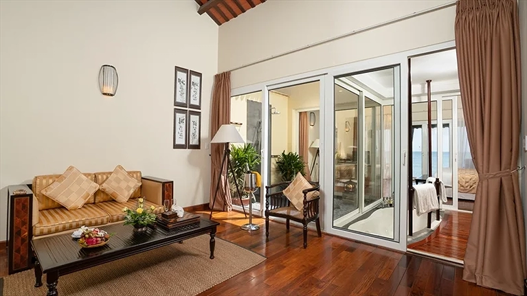 Phòng khách được thiết kế riêng tư