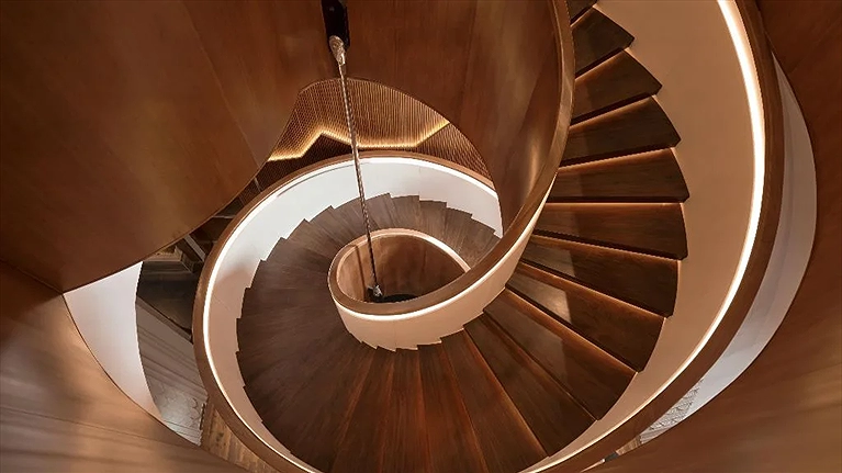 Chiếc cầu thang xoắn ốc độc đáo tại Spa