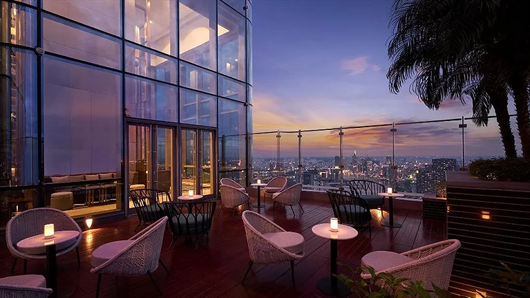 Khuôn viên ngoài trời thoáng đãng tầm nhìn toàn thành phố