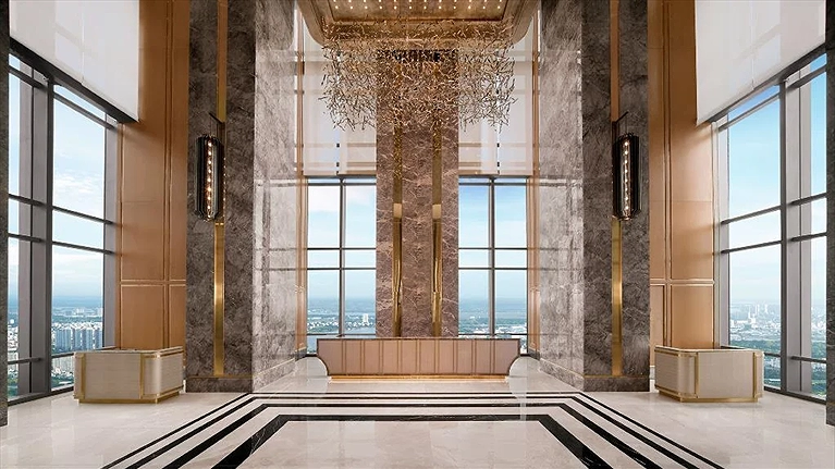 Tiền sảnh khách sạn tại tầng 48 là nơi làm thủ tục nhận phòng