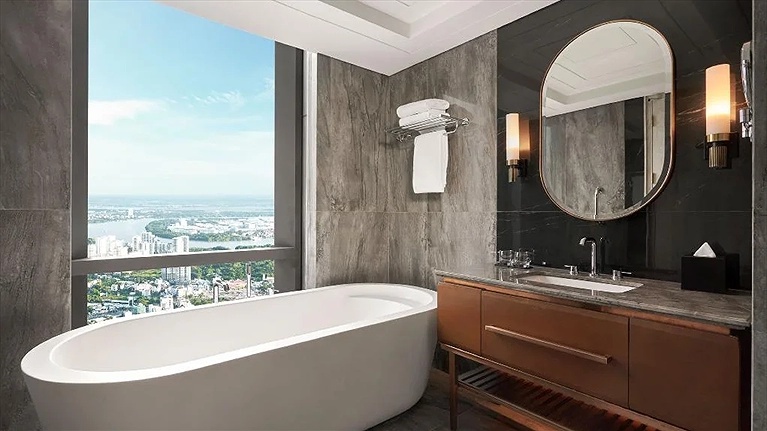 Landmark Panoramic Suite