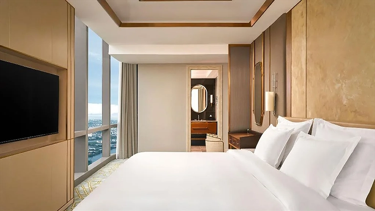 Landmark Panoramic Suite