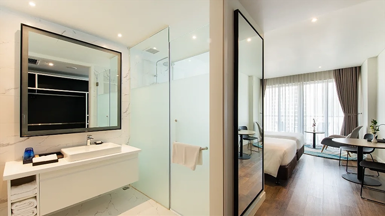 Deluxe City / Bay View