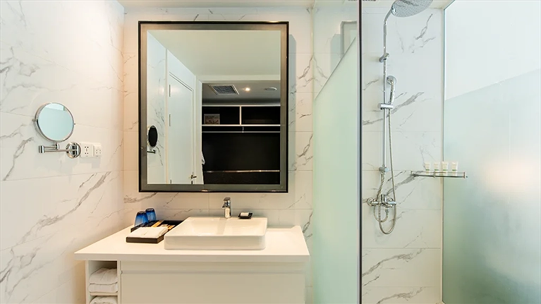 Deluxe City / Bay View