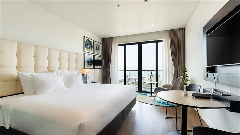 Deluxe City / Bay View