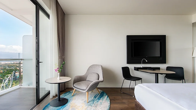 Deluxe City / Bay View