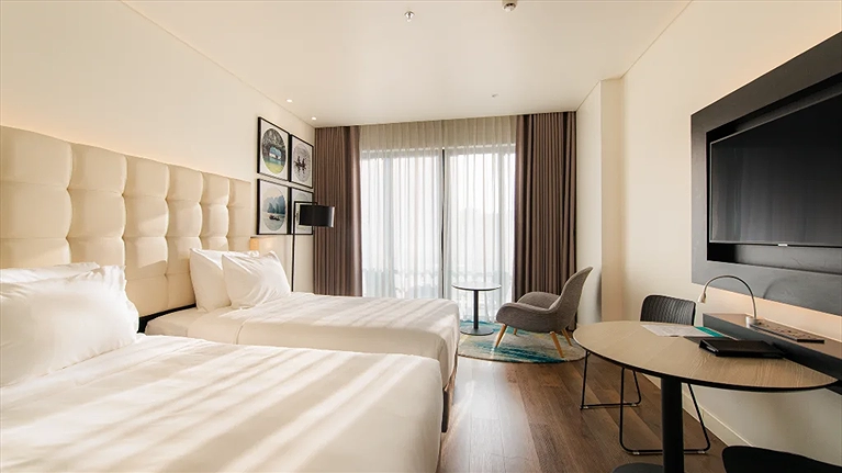 Deluxe City / Bay View