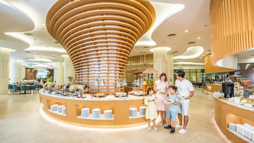 Nhà hàng Nautilus phục vụ bữa sáng tự chọn tiêu chuẩn quốc tế