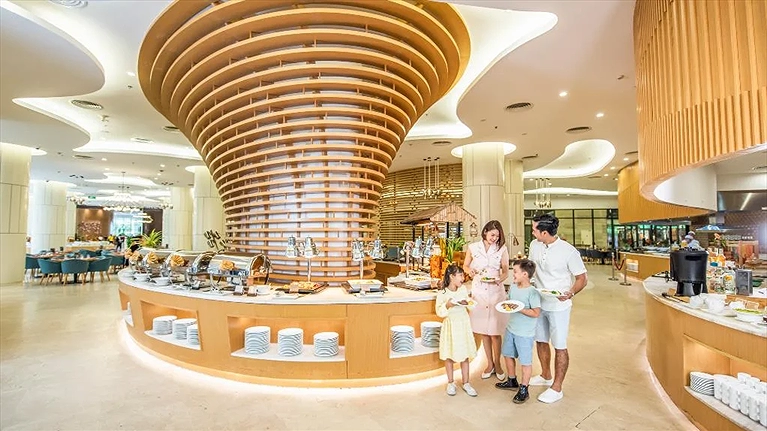 Nhà hàng Nautilus phục vụ bữa sáng tự chọn tiêu chuẩn quốc tế