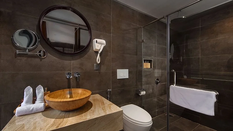 Phòng tắm trang bị đầy đủ 