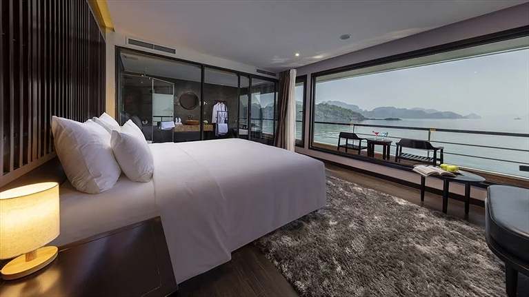 Phòng Golden Pearl với ban công hướng Vịnh