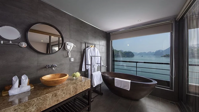 Bồn tắm hướng Vịnh