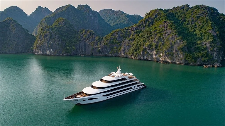 Toàn cảnh du thuyền từ trên cao