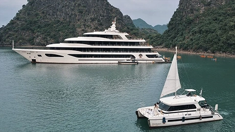 Du thuyền Scarlet Pearl và thuyền buồm Catamaran đẳng cấp