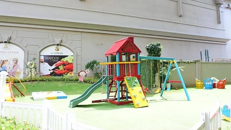 Khu vực vui chơi trẻ em ngoài trời