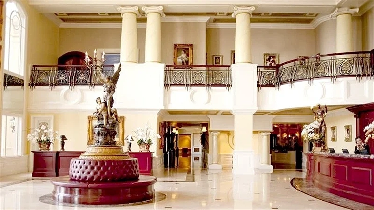 Sảnh Lễ tân khu khách sạn