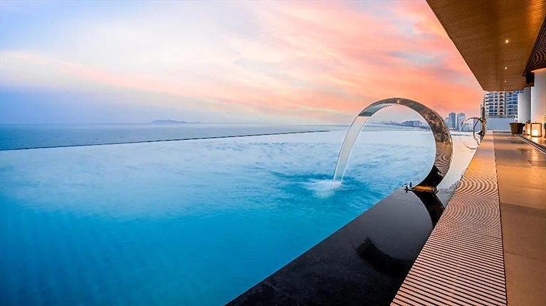 Hồ bơi vô cực tại tầng 22 - Địa điểm Check-in cực xịn