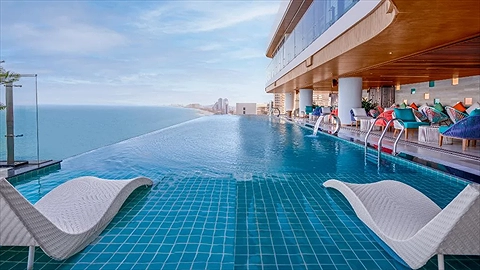 Hồ bơi vô cực tại tầng 22 - Địa điểm Check-in cực xịn