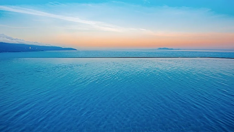 Hồ bơi vô cực tại tầng 22 - Địa điểm Check-in cực xịn